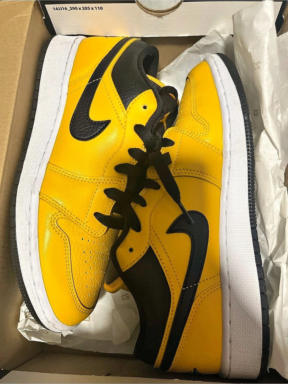 Nike Yellow & Black Sneakers Like New